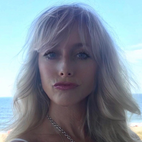 Meet your Posher, Leah - Picture 2 of 8